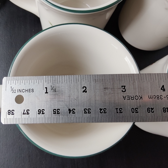 4 Pfaltzgraff 12 oz mugs | Christmas 🎄 themed Winterberry pattern - Picture 9 of 9